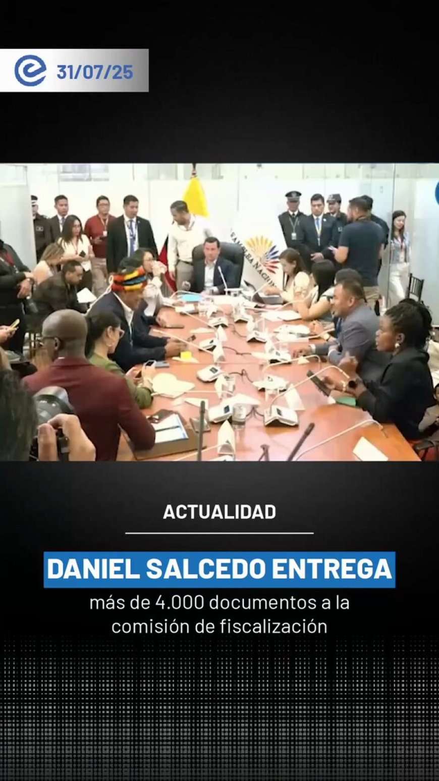 Daniel Salcedo entrega documentos a la Asamblea Nacional