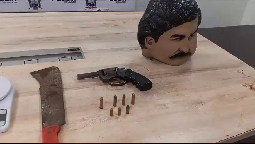 Máscara de Pablo Escobar, dinero y caletas: esto se halló en una operación contra Las Águilas en Daule El Ministerio del Interior indicó que han sido 18 allanamientos en Playas, Daule y Naranjal.
