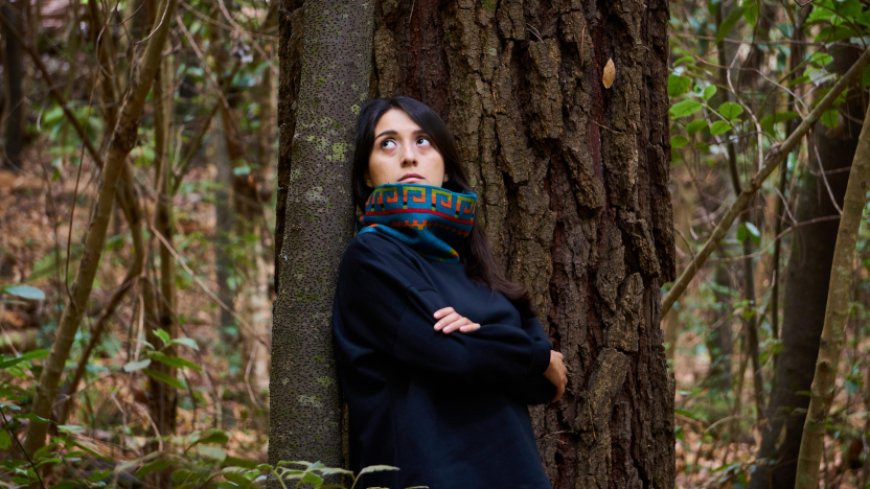 🔵 De Quito a Tenerife: la ecuatoriana Lida Merino creó Amaru, una marca de ropa “hecha éticamente en los Andes”. Costureras quiteñas confeccionan prendas que hoy se venden en España, uniendo raíces andinas con nuevas historias migrantes.