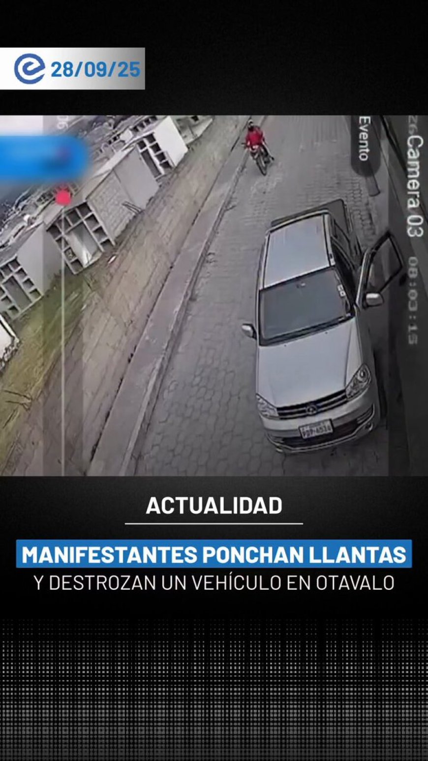 🔵 Cámaras de seguridad en San Pablo de Lago, Otavalo, captaron a encapuchados atacando un vehículo particular: poncharon llantas y rompieron vidrios. La protesta se transformó en violencia.