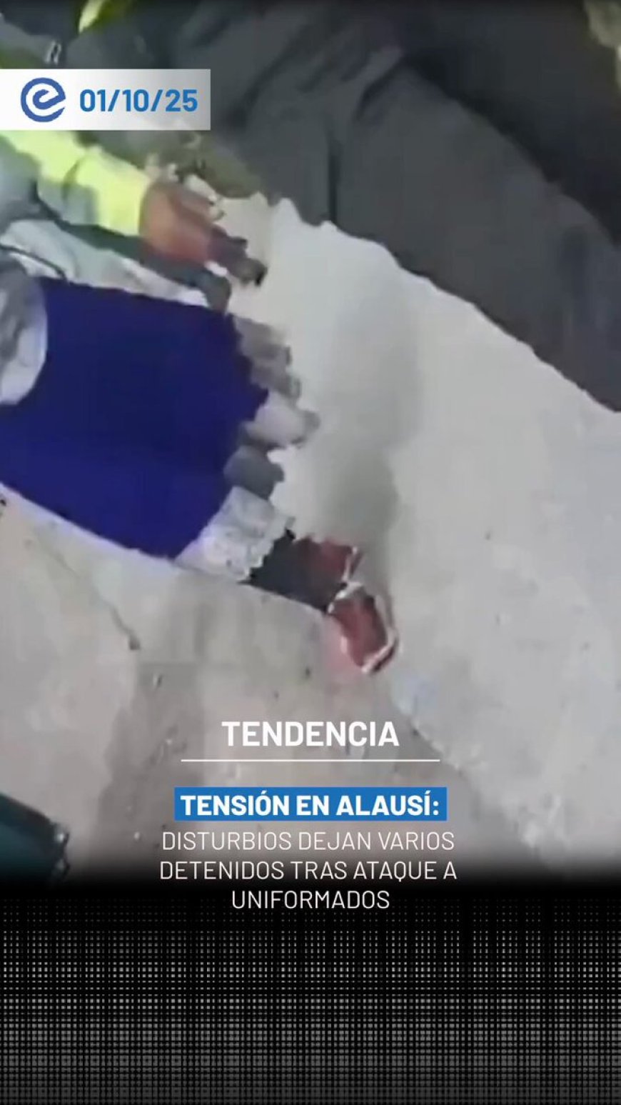 🔵 Manifestantes atacaron con palos a la Policía en Alausí, Chimborazo, mientras las fuerzas del orden despejaban las vías. Las autoridades usaron gas lacrimógeno y realizaron detenciones.