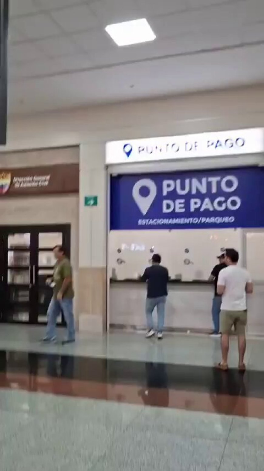 Cambio en punto de pago genera quejas en parqueo del Aeropuerto de Guayaquil