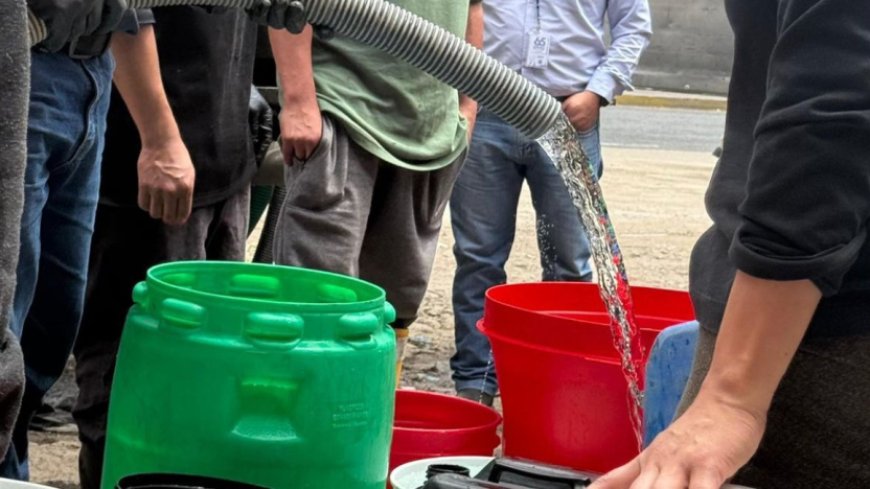 Barrios de la parroquia Nayón, en el oriente de Quito, se quedan sin agua, el 10 de noviembre La rotura de una red matriz provocó un corte de agua en algunos barrios de la parroquia de Nayón, en Quito.