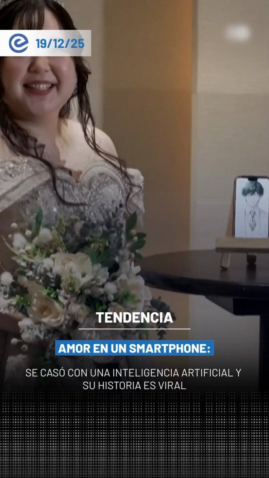 🔵En Japón, una mujer de 32 años celebró una boda simbólica con un prometido creado por inteligencia artificial, que estuvo presente a través de la pantalla de un smartphone.