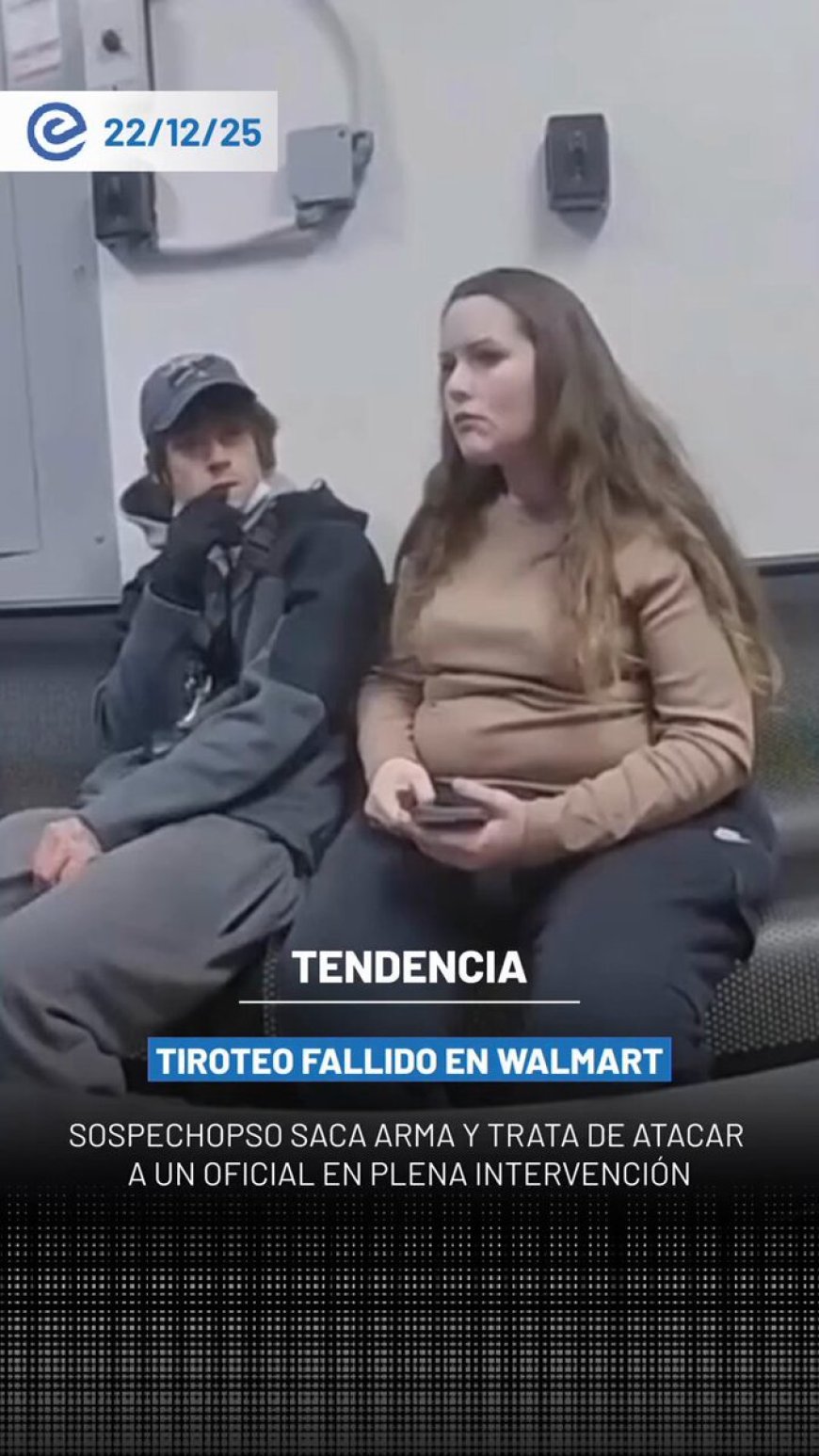 🔵 Imágenes de una cámara corporal registraron el momento en que un sospechoso de robo intentó disparar a un oficial dentro de un Walmart en Canton, Ohio.