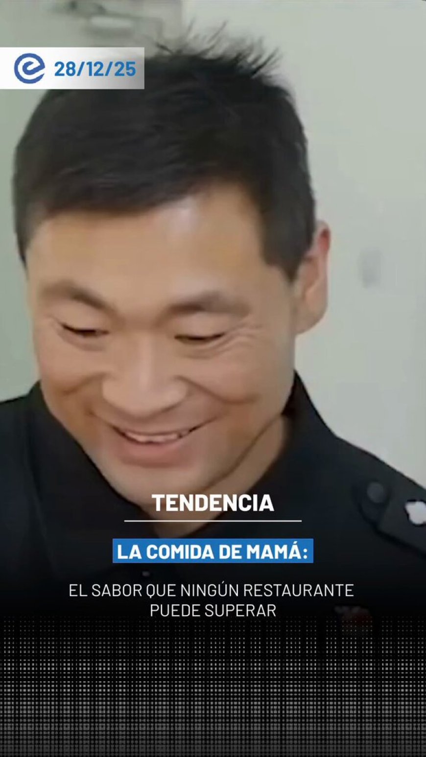 🔵 Ningún restaurante puede competir con la comida de mamá 🍲✨ Porque no solo llenaba el plato, también el corazón. Cada bocado era hogar.