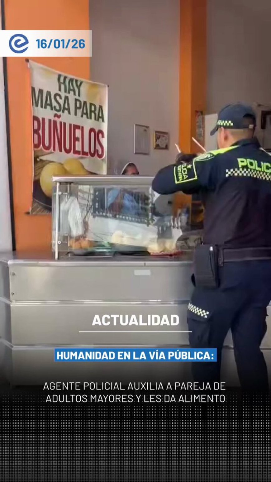 🔵 Un patrullero de la Policía se volvió viral tras ayudar a una pareja de adultos mayores que no había comido en todo el día.