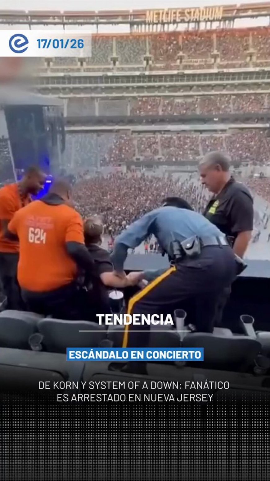 🔵 Momento tenso en un concierto de Korn y System of a Down en Nueva Jersey: un asistente fue retirado del show por seguridad y posteriormente arrestado por la policía local.
