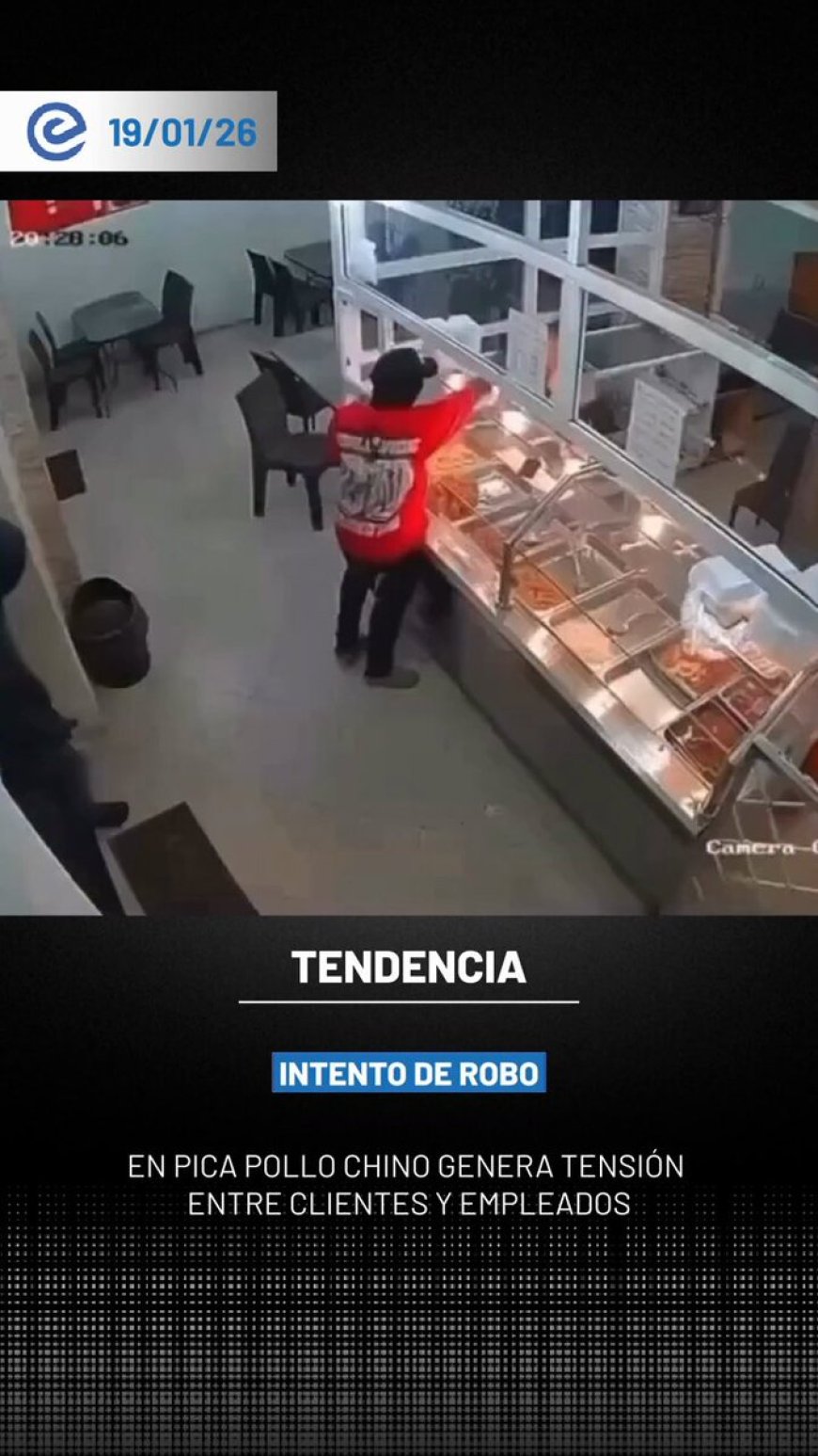 🔵 Cámaras de seguridad registraron un intento de robo en un pica pollo chino, donde se vivieron momentos de tensión entre clientes y empleados, según se observa en las imágenes difundidas.